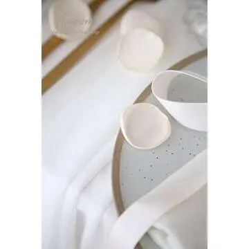 Floroom 500pcs Rose Petals Cream Faux Silk Flower Petals for Wedding Flower Girl Basket Aisle Scatter Dinner Table Centerpieces Party Confetti Bridal Shower Romantic Night Decoration