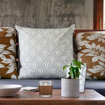 Glade Cashmere Woods Scented Candle Jar, 3.4 Oz - Aroma Bliss