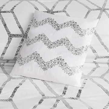Comfort Spaces Vivian Comforter Set Ultra Soft All Season Lightweight Modern Geometric Glam Metallic Print Bedding, Matching Sham, Decorative Pillow, Twin/Twin XL, Geometric White/Silver
