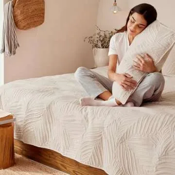 Exclusivo Mezcla King Size Quilt Bedding Set, Lightweight Brich Beige Quilts King Size for All Seasons, Soft Microfiber Bedspreads Coverlets Bed Cover with Leaf Pattern, 3 Piece