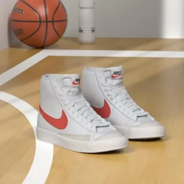 Nike Men's Basketball Shoe - Vintage Style and Comfort