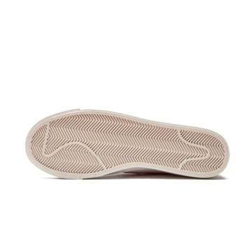 Nike Men's Basketball Shoe - Vintage Style and Comfort