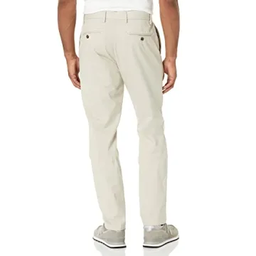 Amazon Essentials Men's Slim-Fit Wrinkle-Resistant Flat-Front Chino Pant