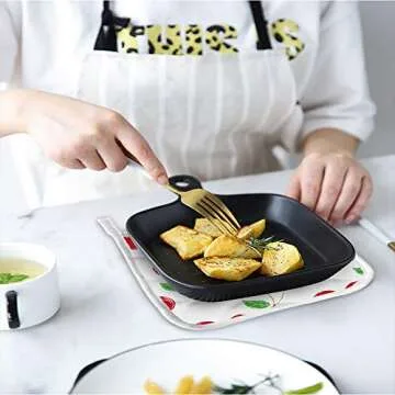 Chic Red Cherry Oven Mitt & Pot Holder Set for Cooking