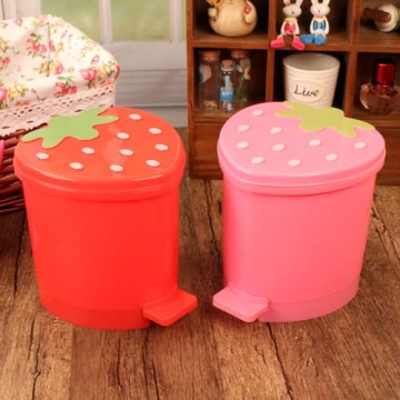 Stylish Strawberry Trash Can for Desk & Bedroom Decor