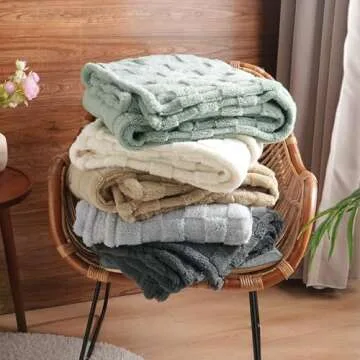 David's Home Fleece Blanket King Size, Lightweight Soft Checkered Jacquard Flannel Throw for Fall Winter, No Shedding, No Pilling, Fuzzy Cozy Blanket for Aesthetic Room Decor，Cream, 108 * 90"