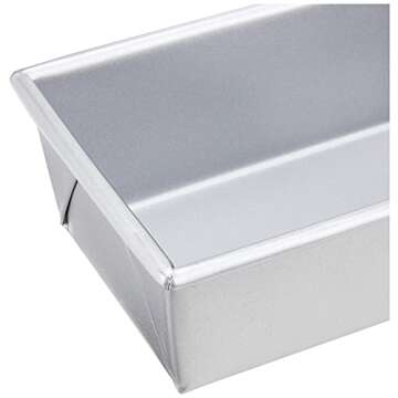 Chicago Metallic Commercial II Traditional Uncoated 1-Pound Loaf Pan -