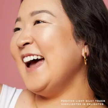 Rare Beauty by Selena Gomez Positive Light Silky Touch Highlighter Enlighten