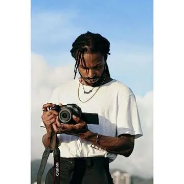 Canon EOS R7 Mirrorless Vlogging Camera with RF-S Lens