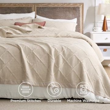 Lightweight Bedsure Queen Quilt Set for All Seasons