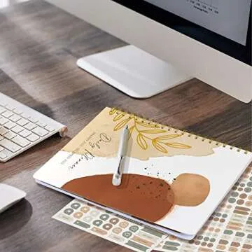 Beautiful 2023 Daily Planner to Organize Tasks Effectively