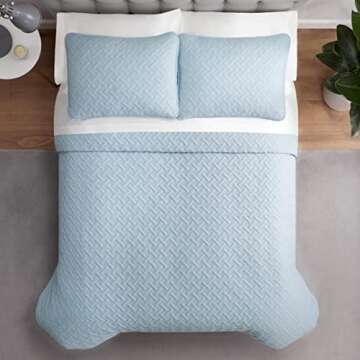 Serta ComfortSure Soft 3-Piece Full/Queen Quilt Bedding Set, Includes Bedspread/Coverlet and Pillow Shams, Bedding for All Seasons, Machine Washable, Light Blue