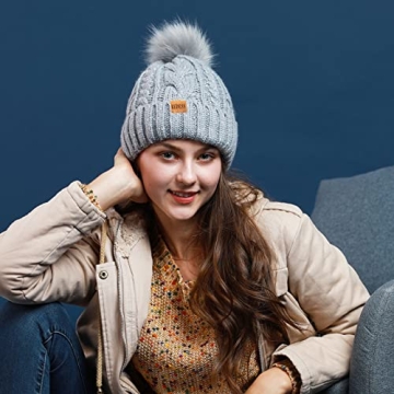 Warm REDESS Women Winter Pompom Beanie Hat