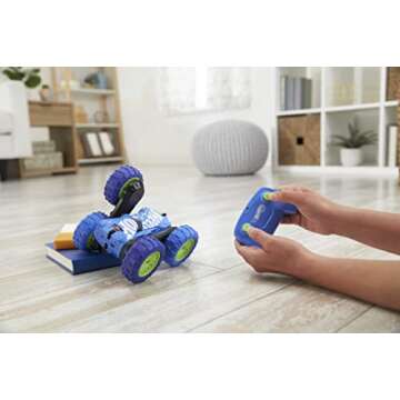 Hot Wheels RC Twist Shifter, 1:24 Scale Remote-Control Vehicle with Working Headlights & Rechargeabl...