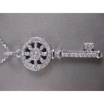 Stunning 14K White Gold Heart Key Pendant with Diamonds