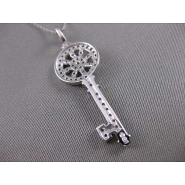 Stunning 14K White Gold Heart Key Pendant with Diamonds