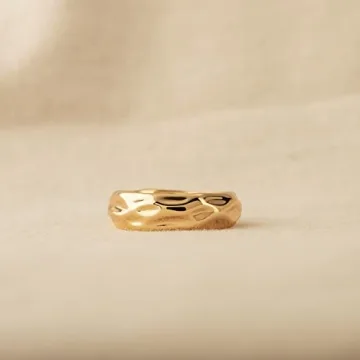 Stylish GNIRTSI Gold Hammered Ring for Women