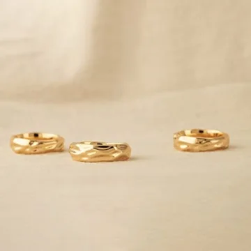 Stylish GNIRTSI Gold Hammered Ring for Women