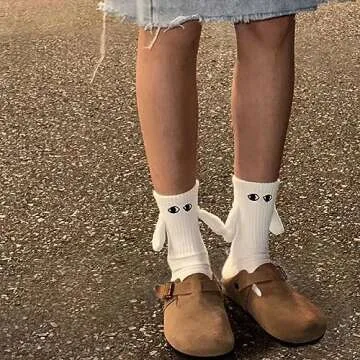 Yawlsow 2 Pair Holding Hands Magnet Socks, Funny Magnetic Hold Socks, Adult Crazy Silly Socks, Gift for Dad,Couple, Coworkers,Buddies,Friend,women,Teen Girl.Wedding Gifts