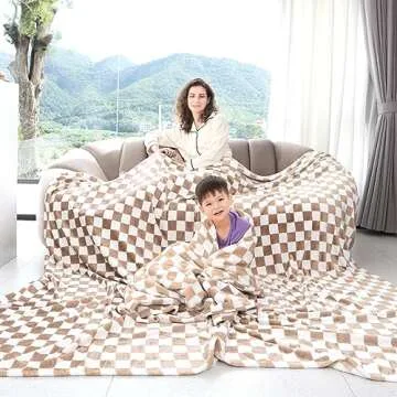 Cozy Checkered Throw Blanket for All Seasons - Soft and Stylish