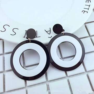 Fashion White Black Dangle Earrings Round Square Triangle Heart Shape Acrylic Simpleism Geometric Drop Earrings for Women (Round)