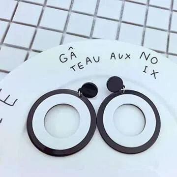 Fashion White Black Dangle Earrings Round Square Triangle Heart Shape Acrylic Simpleism Geometric Drop Earrings for Women (Round)