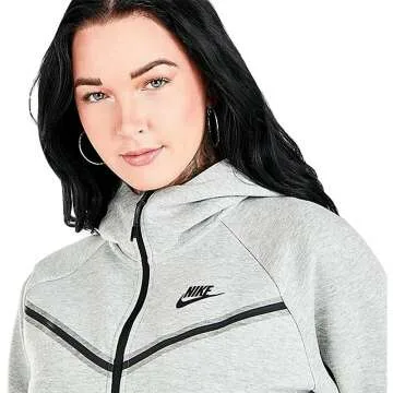 Nike Women's Tech Fleece Windrunner Hoodie - Medium