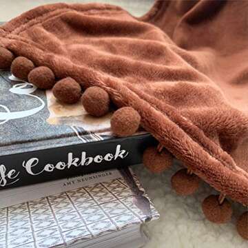 LOMAO Cozy Flannel Blanket - Perfect for All Seasons