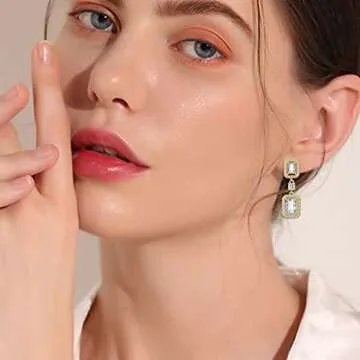 UILZ Cubic Zirconia Elegant Wedding Earrings for Women Gold Square Rhinestone Dangle Bridal Earrings for Bridesmaids Brides Crystal Rhinestones Dangle Earrings Prom Party Jewelry