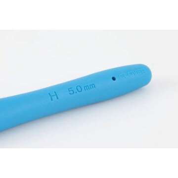 Clover 1047/H Deep Blue Amour Crochet Hook, Size H, 5.0mm