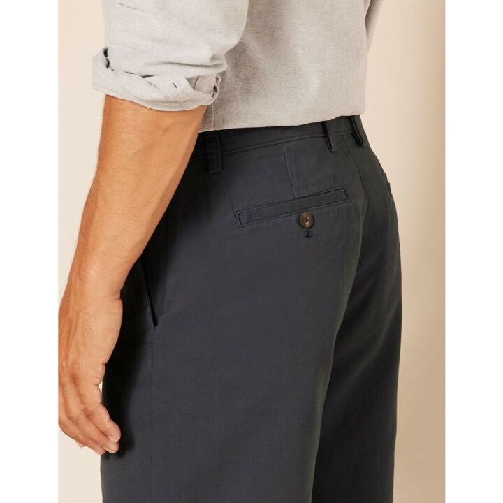 Classic-Fit 9" Men's Shorts by Amazon Essentials