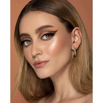 Sigma Beauty Professional F35 Tapered Highlighter synthetic Face Makeup Brush with SigmaTech® fibers for Highlighting and Contouring