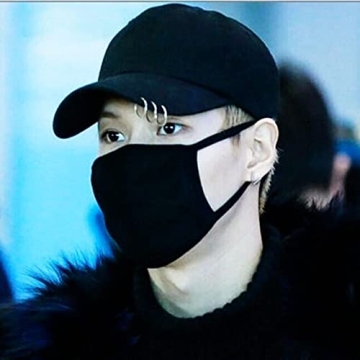 OVOY Black Kpop Snapback Cap with Iron Rings