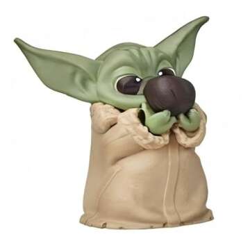 STAR WARS The Bounty Collection The Child Collectible Toys 2.2-Inch The Mandalorian “Baby Yoda” Sipping Soup, Blanket-Wrapped Figure 2-Pack