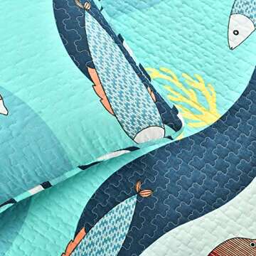 Lush Decor Sea Life Stripe 3 Piece Quilt Set | Ocean Beach Fish Bedding Set Includes Quilt and Shams, Full/Queen, Blue