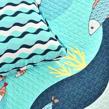 Lush Decor Sea Life Stripe 3 Piece Quilt Set | Ocean Beach Fish Bedding Set Includes Quilt and Shams, Full/Queen, Blue