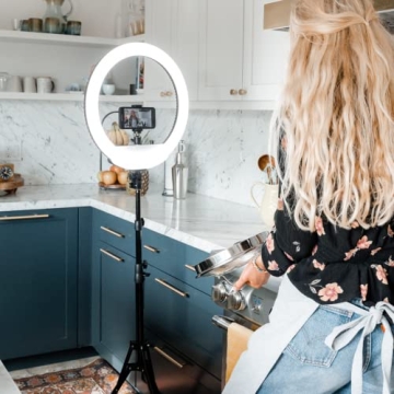 Lume Cube Cordless 18” Ring Light with Stand and Accessories