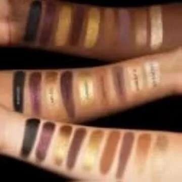 HUDA BEAUTY Empowered Eyeshadow Palette