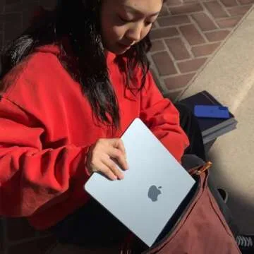 Apple 2025 MacBook Air 13-inch Laptop with M4 chip: Built for Apple Intelligence, 13.6-inch Liquid R...