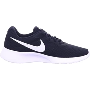 Nike Tanjun Men's Sneakers for Ultimate Style and Comfort