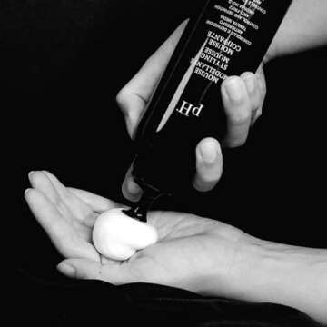 Lightweight Frizz Control Mousse for Defined Hairstyles