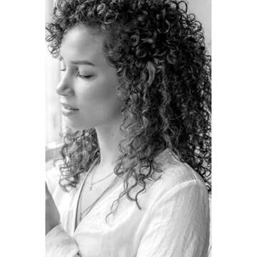 Lightweight Frizz Control Mousse for Defined Hairstyles