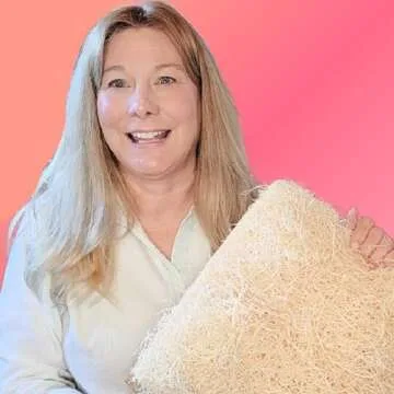 Fresh Eggs Daily Natural Aspen Chicken Nesting Pads for Laying Hens Large 13 x 13 (6 Pack) Plus 2oz. Sample of Coop Confetti Nesting Herbs