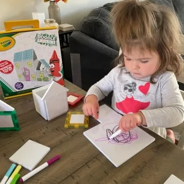 CreateOn Crayola Doodle Magnetic Tiles Building Set