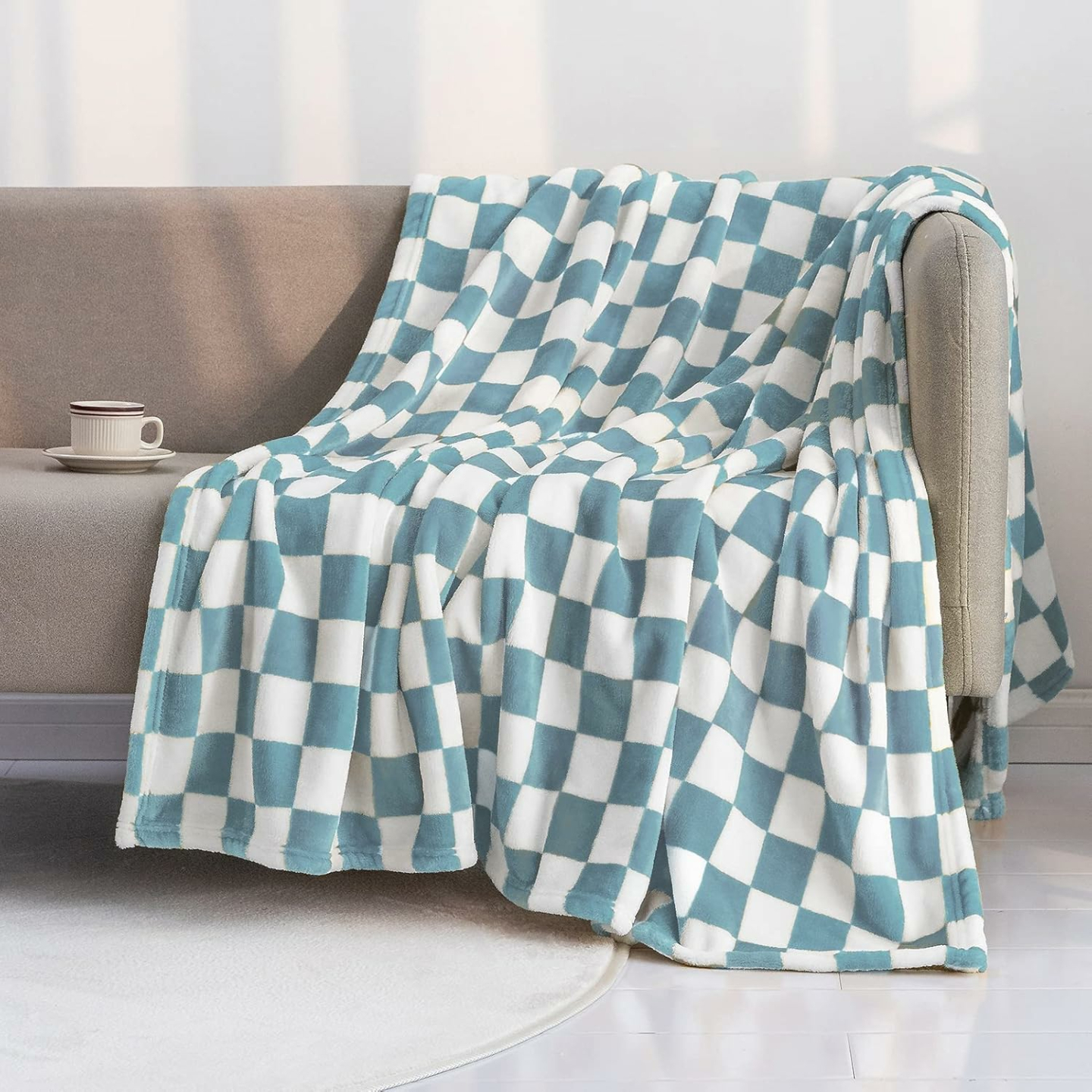 LOMAO Flannel Throw Blanket - Cozy & Warm Light Blue