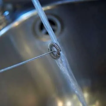 Aerolatte Steam-Free Milk Frother, Polished-Chrome Finish,18/8 Stainless Steel Whisk, BPA-Free Plastic Housing, Batteries Include