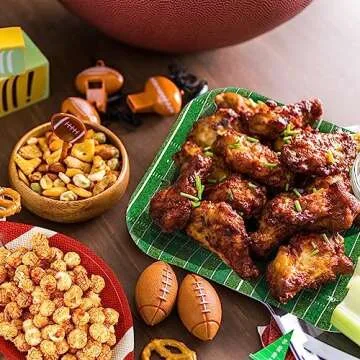 Tanlade 200 Pcs Football Plates Sport Paper Plates Football Party Decorations Supplies Disposable Plates Snack Nacho Platter Serving Trays for Football Game Day Sports Event Tailgate Party, 2 Styles