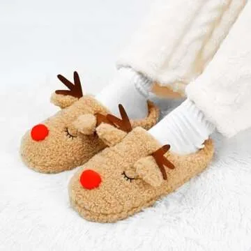 SKYWHEEL Women's Reindeer Slippers Christmas Family Holiday Slippers for Winter House Outdoor Indoor Bedroom Soft Comfy Plush Warm Non-slip Slippers Small