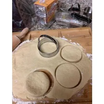 Maykito 3 Pieces Round Biscuit Cutter Set - Top Baking Tool