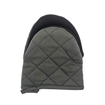 Short Heat Resistant Oven Mitts for Safe Cooking